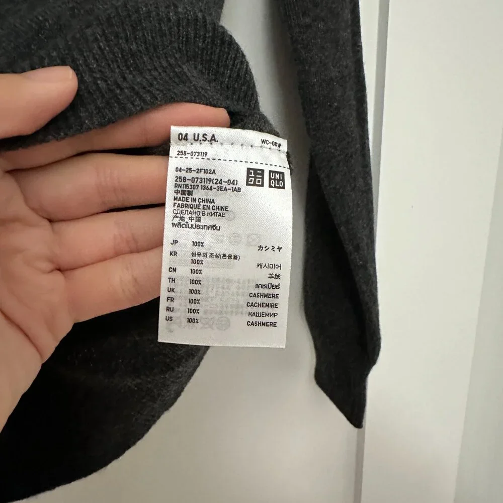 NWT Uniqlo Cashmere 100% V Neck Sweater - Picture 3 of 4